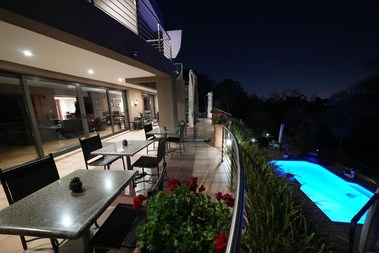 Over The Moon Guesthouse Йоганнесбурґ Екстер'єр фото