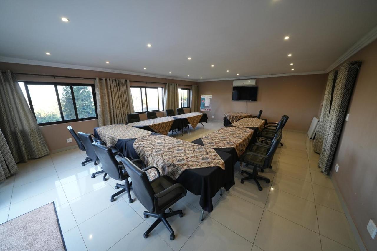 Over The Moon Guesthouse Йоганнесбурґ Екстер'єр фото