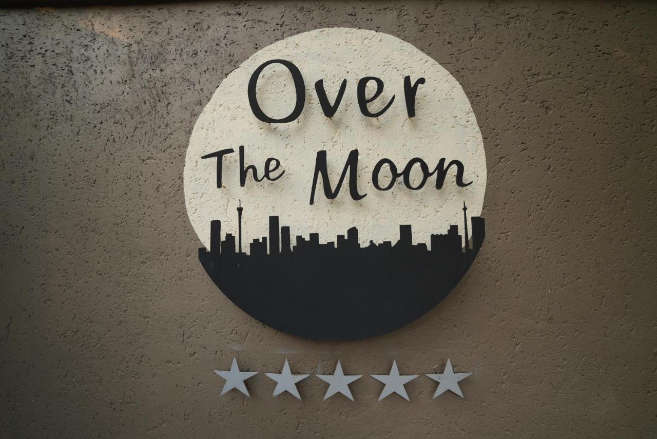 Over The Moon Guesthouse Йоганнесбурґ Екстер'єр фото