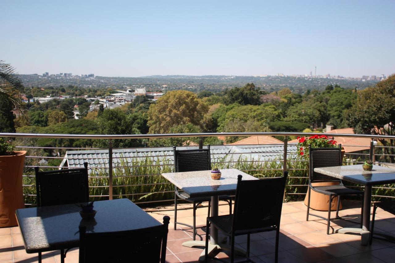 Over The Moon Guesthouse Йоганнесбурґ Екстер'єр фото