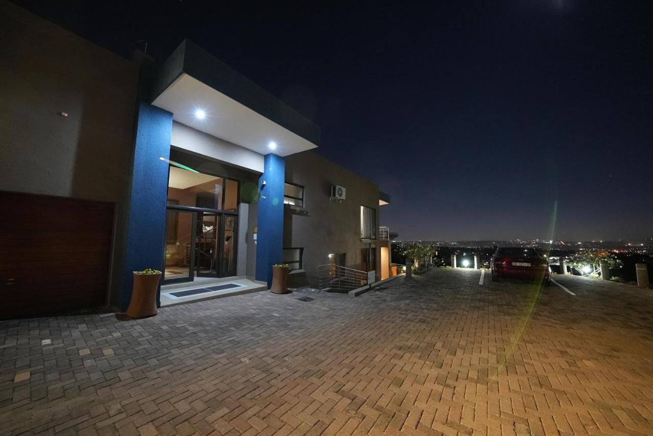 Over The Moon Guesthouse Йоганнесбурґ Екстер'єр фото