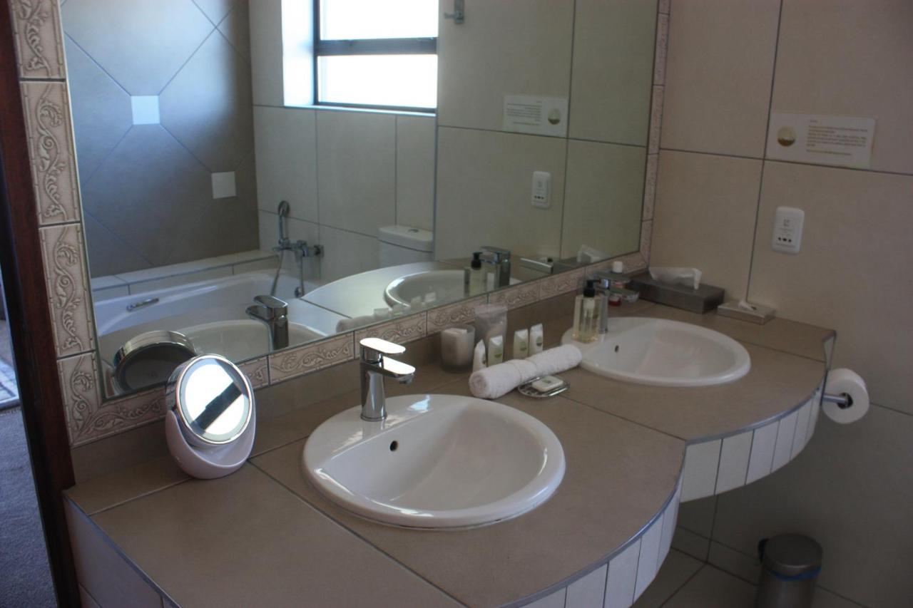 Over The Moon Guesthouse Йоганнесбурґ Екстер'єр фото