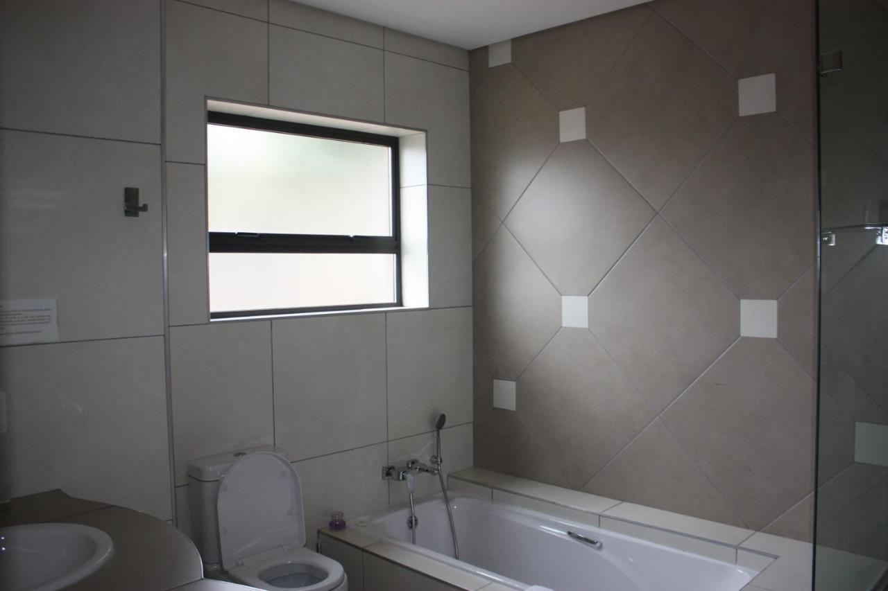 Over The Moon Guesthouse Йоганнесбурґ Екстер'єр фото