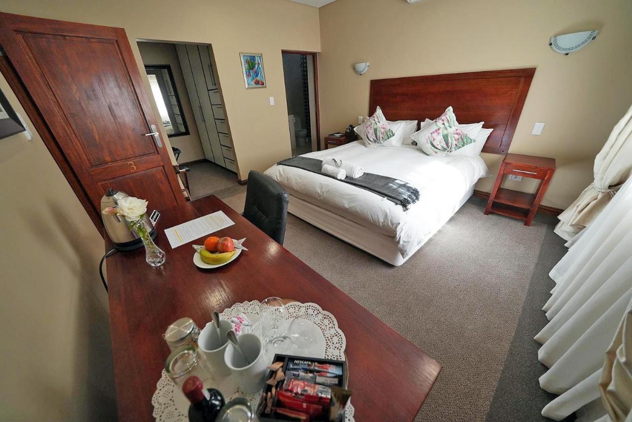 Over The Moon Guesthouse Йоганнесбурґ Екстер'єр фото